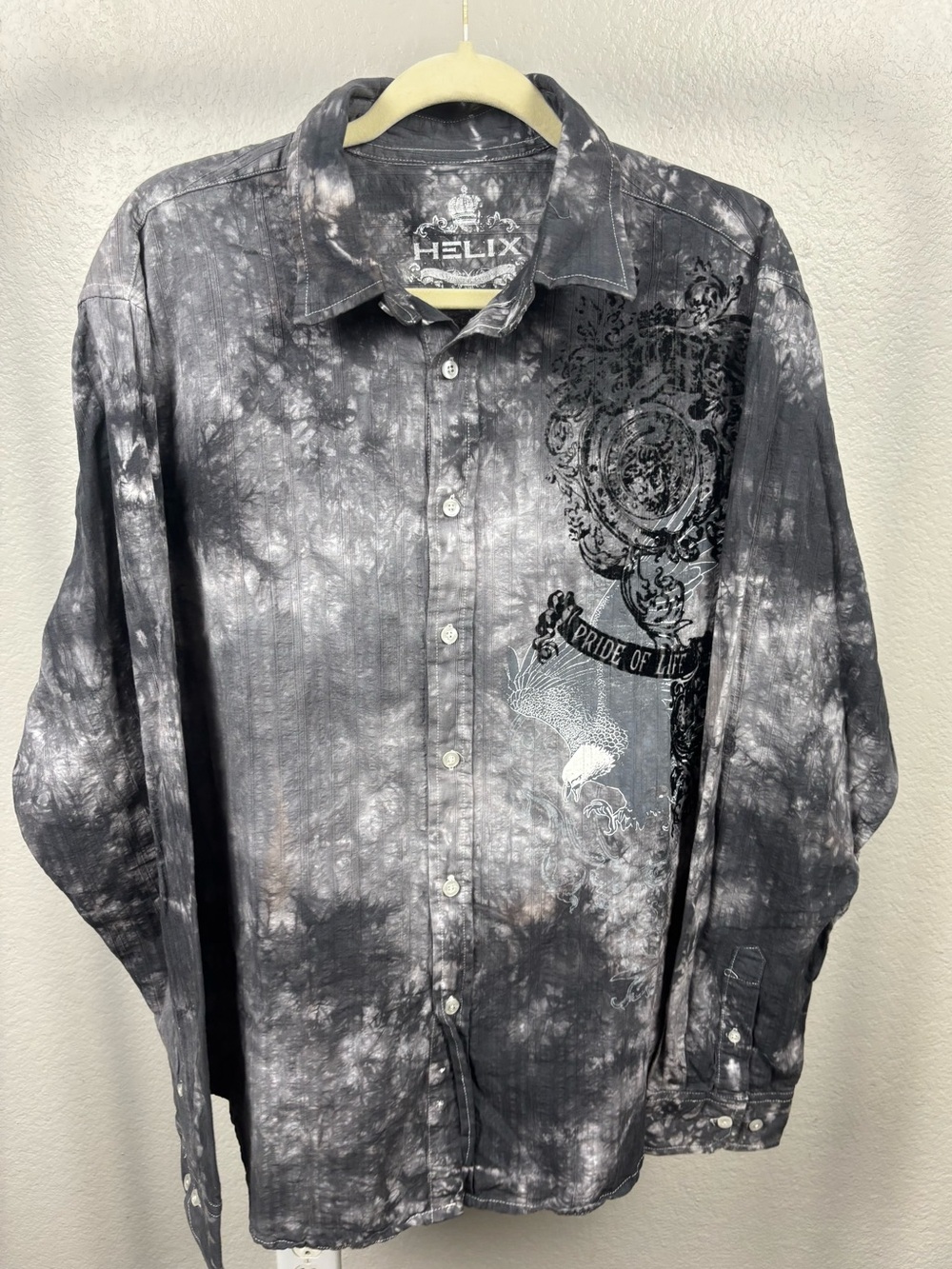 Helix Men’s Black Gray Y2K Button-Down Shirt with Crest Print